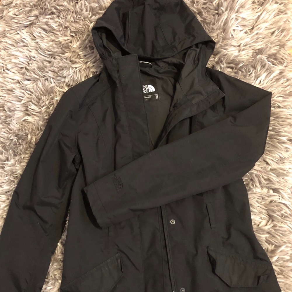 Women’s black north face raincoat XS